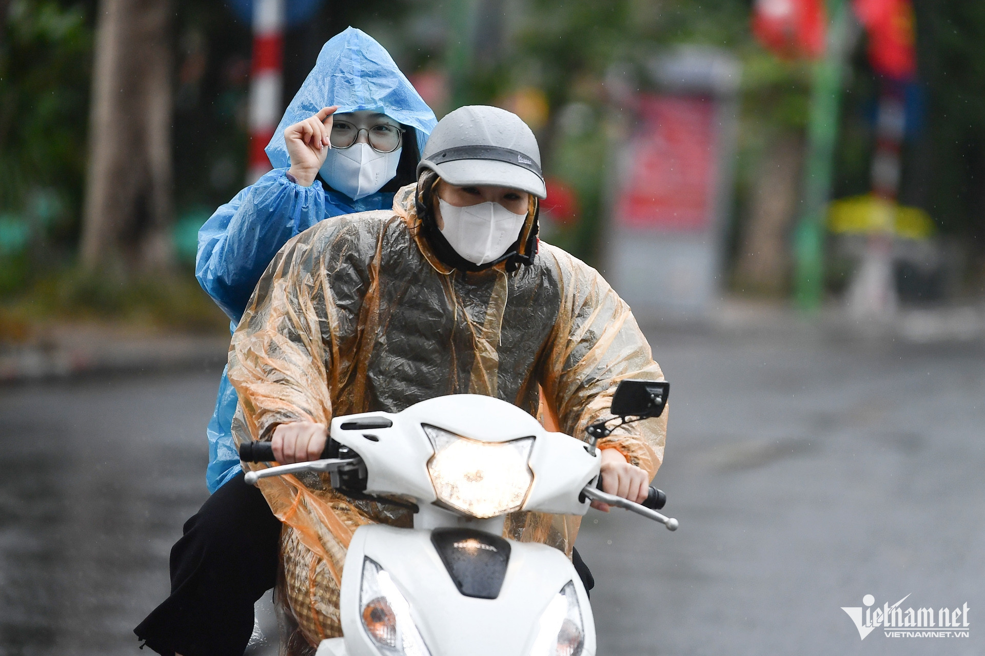 Dự báo thời tiết 16/11: Thời tiết miền Bắc đêm rét, ngày nắng 28°C, miền Trung mưa xối xả