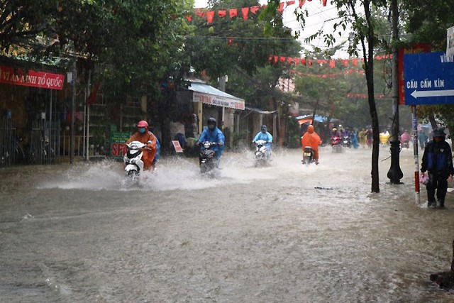 Bão Fengshen suy yếu, miền Trung dự báo mưa lớn hết tháng 10