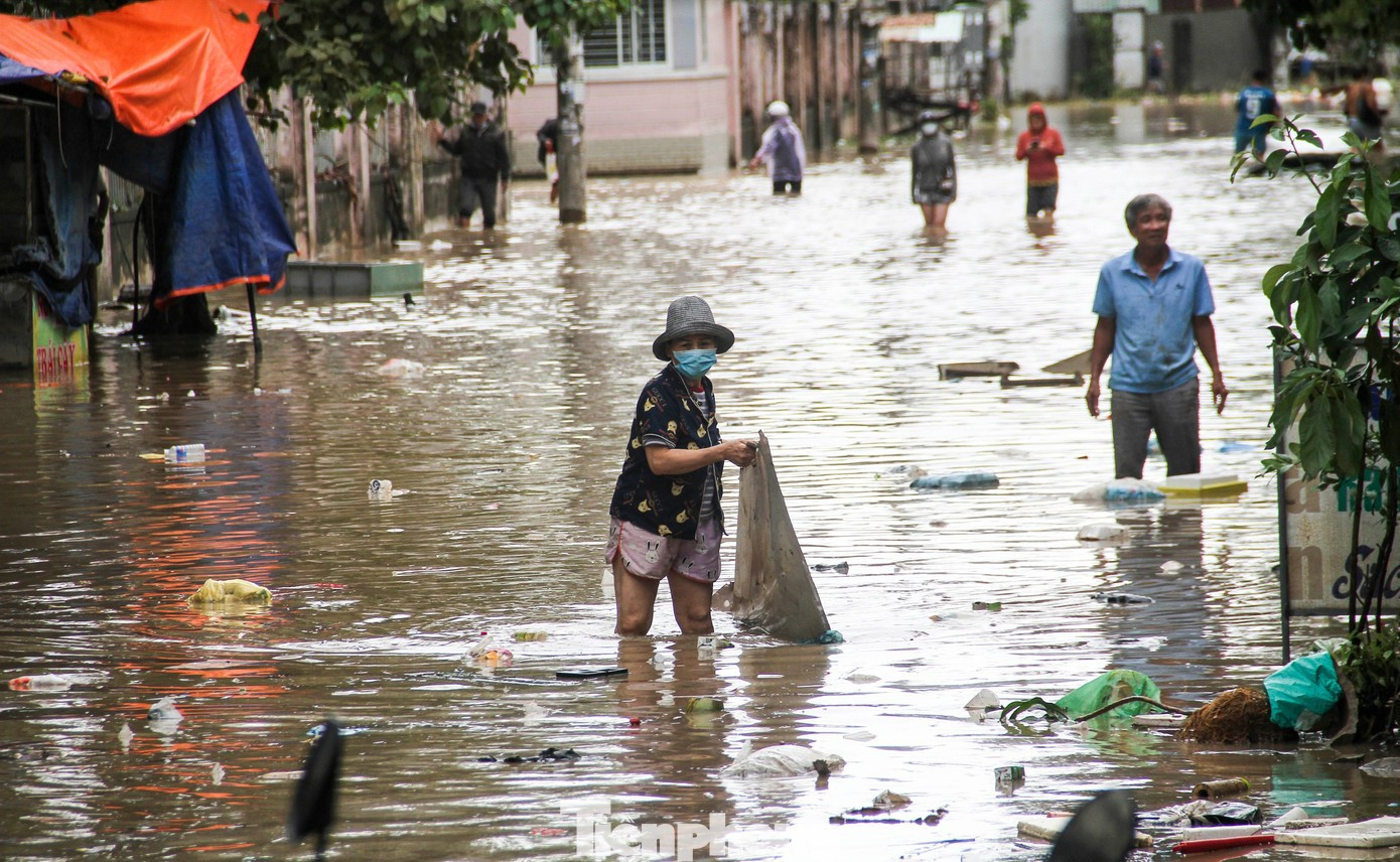 Mưa lũ làm 85 người chết và mất tích, người dân đang cần thuốc men, hoá chất